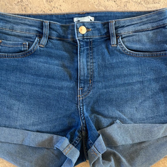 Like new jean shorts from H&M - Picture 4 of 9
